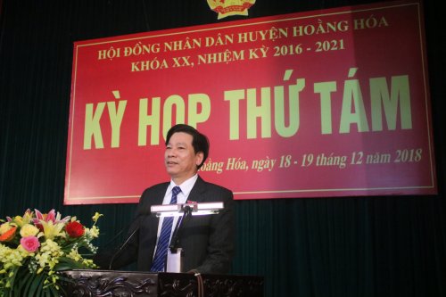 Đồng chí Phạm Bá Oai, tỉnh ủy viên, Phó chủ tịch HĐND tỉnh phát biểu tại kỳ họp..JPG