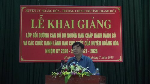 Đồng chí Lê Xuân Thu - Bí thư Huyện ủy, Chủ tịch HĐND huyện phát biểu tại buổi khai giảng (1).jpg