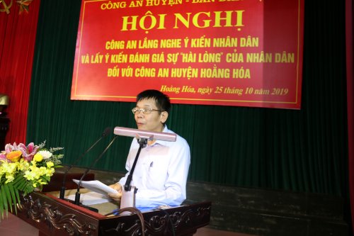 Đồng chí Lê Văn Nghĩa - TVHU, Trưởng dân vận Huyện ủy, Chủ tịch MTTQ huyện khai mạc hội nghị.JPG