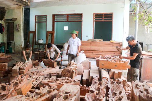 Thăm xưởng mộc của anh Trần Trọng Phúc, thôn Kim Sơn, xã Hoằng Tiến, huyện Hoằng Hóa.jpg