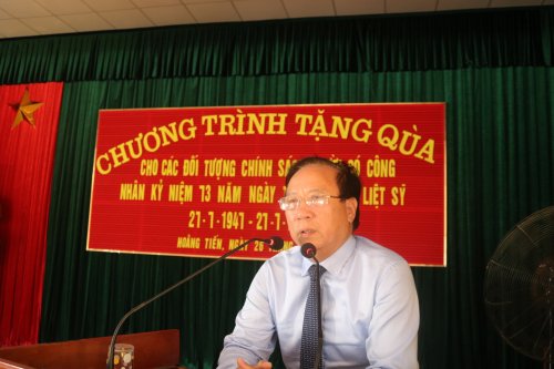 Ông Lê Xuân Thảo - Giám đốc Công ty Đầu tư và du lịch Hải Tiến phát biểu tại chương trình tặng quà.jpg