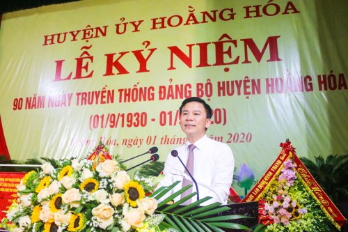 Đồng chí Phó Bí thư Thường trực Tỉnh ủy, Trưởng Đoàn ĐBQH tỉnh phát biểu tại lễ kỷ niệm 90 năm ngày truyền thống của Đảng bộ huyện Hoằng Hóa.jpg