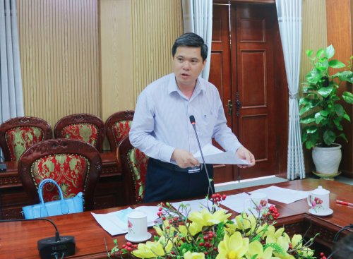 2. Đồng chí Lê Huy Cường - Trưởng Phòng NN&PTNT huyện thông qua các báo cáo tại hội nghị.jpg