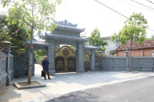 6.  cổng vào nhà thờ Thái quận công Nguyễn Ngọc Huyền- DT lịch sử văn hóa cấp thành phố.JPG