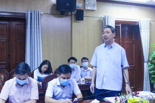 đồng chí Lê Đức Giang - Giám đốc Sở NN & PTNT tỉnh phát biểu ý kiến tại hội nghị.jpg
