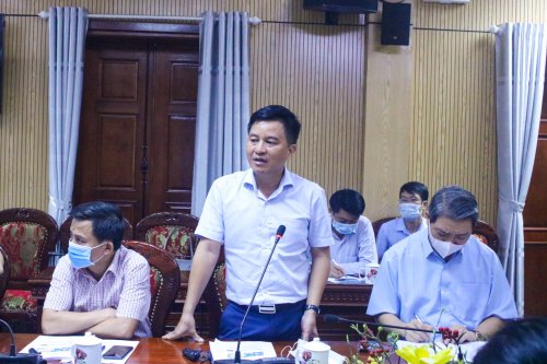 Đồng chí Đào Vũ Việt – Giám đốc Sở Xây dựng phát biểu ý kiến đóng góp.jpg