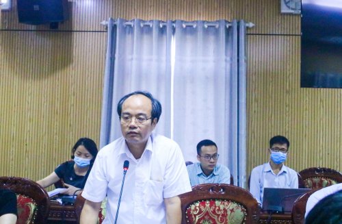 Đồng chí Hoàng Ngọc Dự - Huyện ủy viên - Phó chủ tịch UBND huyện phát biểu đóng góp ý kiến.jpg
