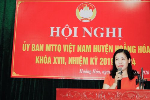 3.3 đc Trịnh Thị Quế- CT UBMTTQ huyện khóa XVII phát biểu nhận nhiệm vụ.jpg