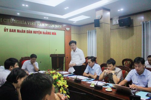 2. Đồng chí Lê Hồng Quang - Phó Chủ tịch UBND huyện phát biểu tại hội nghị.jpg