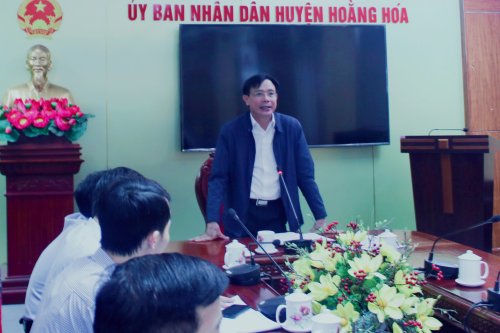 2. Đồng chí Lê Văn Phúc - TVHU - Phó Chủ tịch UBND huyện khai mạc, chủ trì hội nghị.jpg
