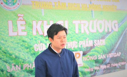 Ảnh 3. Đồng chí Lê Hồng Quang - TVHU, Phó CT TT UBND huyện phát biểu tại buổi lễ.JPG