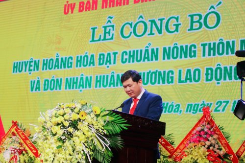 3. Đồng chí Lê Sỹ Nghiêm - Chủ tịch UBND huyện Hoằng Hoá báo cáo kết quả xây dựng NTM.jpg