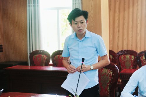 2. Đồng chí Lê Hồng Quang - TVHU - Phó Chủ tịch UBND huyện ....jpg