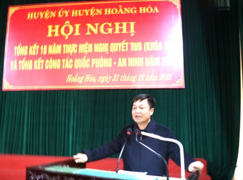 Ảnh 2. Đồng chi Lê Thanh Hải - Phó Bí thư, CHủ tịch UBND huyện chủ trì thảo luận.JPG