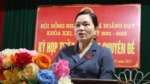 đồng chí  Lê Thị Hoa- Bí thư Đảng bộ xã- CT HĐND xã Khai mạc kỳ họp.JPG