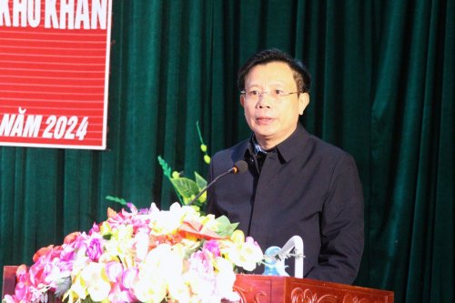 3. Đồng chí Lê Văn Phúc - TVHU, Phó Chủ tịch UBND huyện phát biểu tại buổi trao quà..jpg