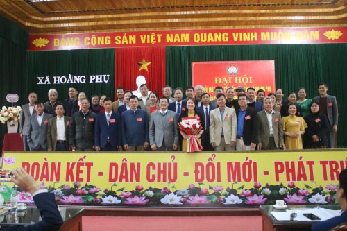 7. Các vị Ủy viên Ủy ban MTTQ Việt Nam xã Hoằng Phụ nhiệm kỳ 2024 - 2029 ra mắt đại hội.jpg