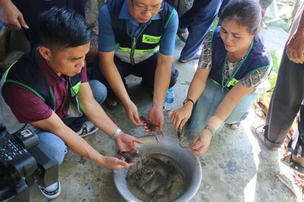 Ảnh có chứa người, trang phục, Mặt người, cậu bé

Mô tả được tạo tự động