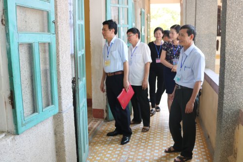 Đoàn thanh tra Sở giáo dục và đào tạo tỉnh kiểm tra tại hội đồng thi trường THPT Lương Đắc Bằng.JPG