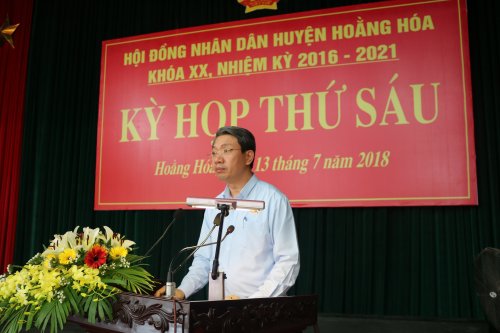 Đồng chí Lê Đức Giang - PBT - Chủ tịch UBND huyện đã tiếp thu và giải trình những ý kiến của cử tri thuộc thẩm quyền.JPG