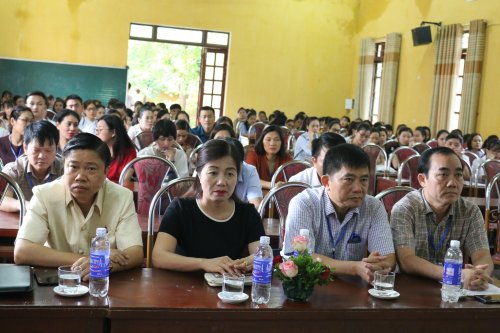2. các đc đại diện lđ sở Nội vụ, lãnh đạo huyện Hoằng Hóa dự khai mạc  kỳ xét tuyển.JPG