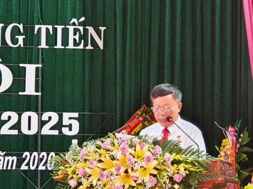 Đồng chí Trần Hữu Cường - Bí thư Đảng ủy xã Hoằng Tiến phát biểu khai mạc đại hội.jpg