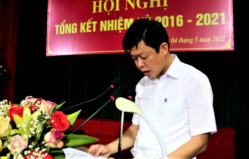 Ảnh 5. Đồng chí Lê Hồng Quang - TVHU, Phó Chủ tịch TT UBDN huyện báo cáo hoạt động của UBND huyện.png