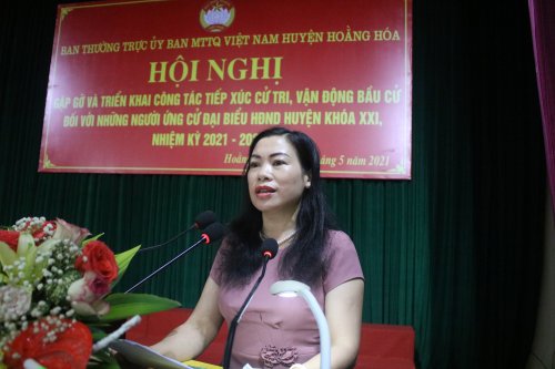 2. Đc Trịnh Thị Quế - TVHU - Trưởng Ban Dân Vận - Chủ tịch UB MTTQ huyện khai mạc hội nghị.JPG