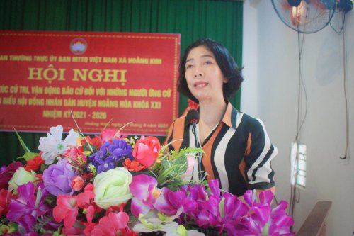 4. Bà Hoàng Thị Định - Chủ tịch Hội LHPN huyện trình bày chương tình hành động trước cử tri.jpg