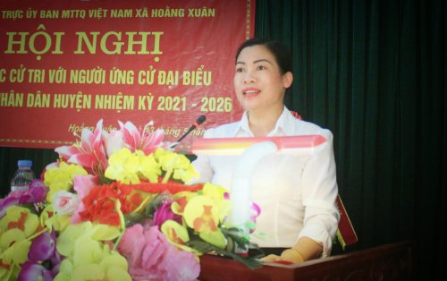 3. Bà Trịnh Thị Quế - TVHU - Trưởng Ban Dân vận Huyện uỷ - Chủ tịch UB MTTQ Việt Nam huyện trình bày chương trình hành động.jpg