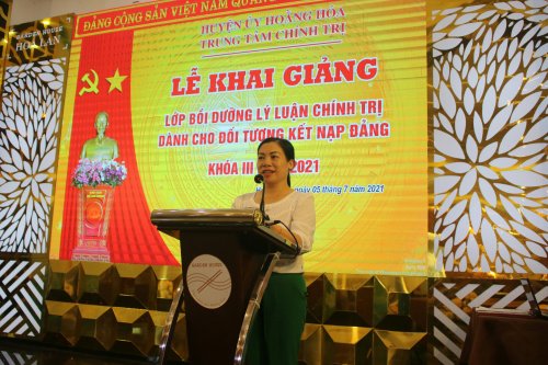2. Đc Trịnh Thị Quế-TVHU-Trưởng Ban dân vận-Chủ tịch UB MTTQ huyện phát biểu chỉ đạo.jpg