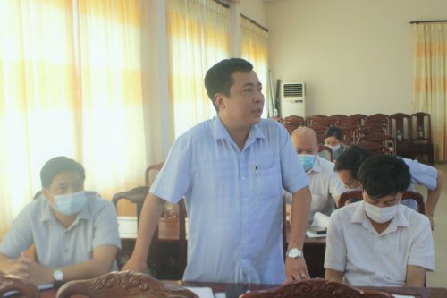 3. Đồng chí Trịnh Hữu Vui - Chủ tịch UBND xã Hoằng Thái tham gia ý kiến tại hội nghị.jpg