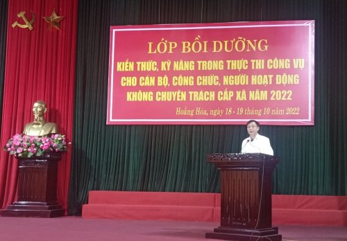 Đồng chí Lê Văn Phúc - Thường vụ Huyện ủy- PCT UBND khai mạc Lớp bồi dưỡng.jpg