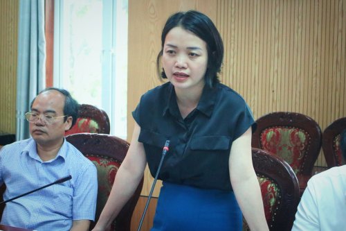 5. Đồng chí Nguyễn Thị Thu Hà - Phó Chủ tịch UBND huyện tham gia ý kiến tại phiên họp..jpg