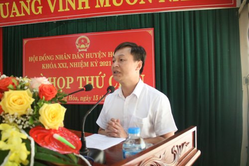 3. Đồng chí Lê Thanh Hải - Phó Bí thư - Chủ tịch UBND huyện phát biểu tại kỳ họp.jpg