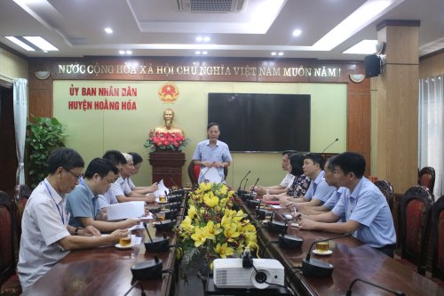 Đồng chí Đầu Thanh Tùng - Tỉnh ủy viên - PCT UBND tỉnh chủ trì buổi làm việc với BCĐ thi của huyện.JPG