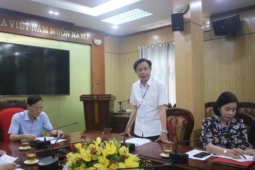 Đồng chí Lê Văn Phúc - TVHU - PCT UBND huyện báo cáo tình hình công tác chuẩn bị của huyện cho kỳ thi vào lớp 10 THPT.jpg
