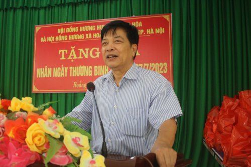 1. Thiếu tướng Nguyễn Sinh Xô - Trưởng Ban liên lạc Hội đồng hương Hoằng Hóa tại Hà Nội bày tỏ lời tri ân sâu sắc đến các gia đình có công với cách mạng.JPG