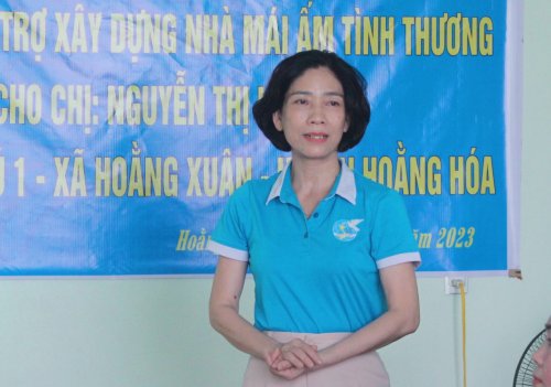 1. Đồng chí Hoàng Thị Định - Chủ tịch Hội LHPN huyện phát biểu tại buổi lễ..jpg
