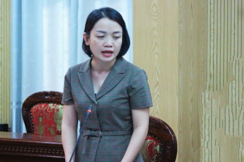 2. Đồng chí Nguyễn Thị Thu Hà - Phó Chủ tịch UBND huyện phát biểu ý kiến tại phiên họp..jpg