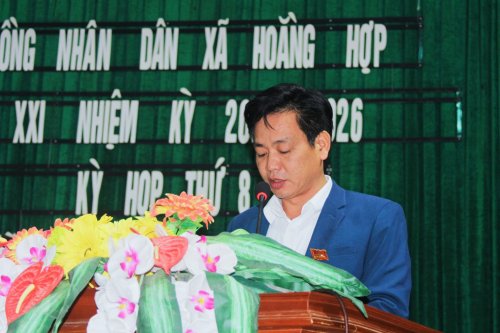 3. Ông Nguyễn Quang Công - Phó Chủ tịch UBND xã thông qua các báo cáo và tờ trình của UBND..jpg
