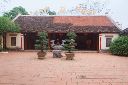 1. Nghè Hợp Đồng (hay đền thờ Cao Lỗ), thuộc làng Hợp Đồng xã Hoằng Giang..jpg
