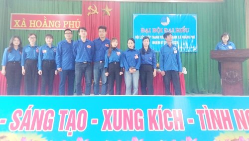 9. UB Hội LHTN Việt Nam xã Hoằng Phú, nhiệm kỳ 2024-2029 ra mắt nhận nhiệm vụ.jpg