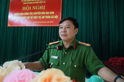 Đồng chí Dương Ngọc Quế - Phó Trưởng Công an huyện phát biểu chỉ đạo tại hội nghị..jpg