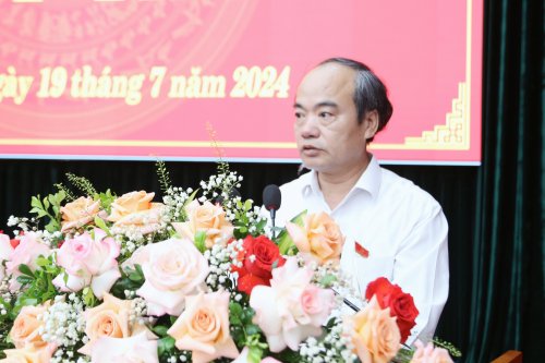 Đồng chí Hoàng Ngọc Dự - TVHU, Phó Chủ tịch UBND huyện báo cáo kết quả trả lời yế kiến, kiến nghị của cử tri tại kỳ hợp thứ 15, HĐND huyện khóa XXI..jpg