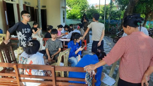 đoàn viên TN tăng cường hỗ trợ cài đặt chữ ký số cho người dân.jpg