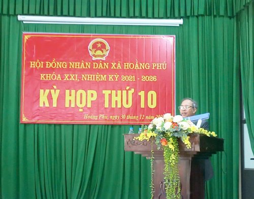 3. Ông Lê Khắc Nhung đại biểu HĐND phát biểu tham luận tại kỳ họp.jpg